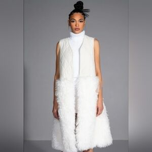 AKIRA BORB QUILTED VEST WITH FAUX FUR off white color
